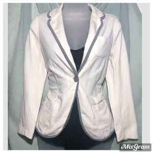 🛍5/20 NWOT Ivory Blazer SZ S